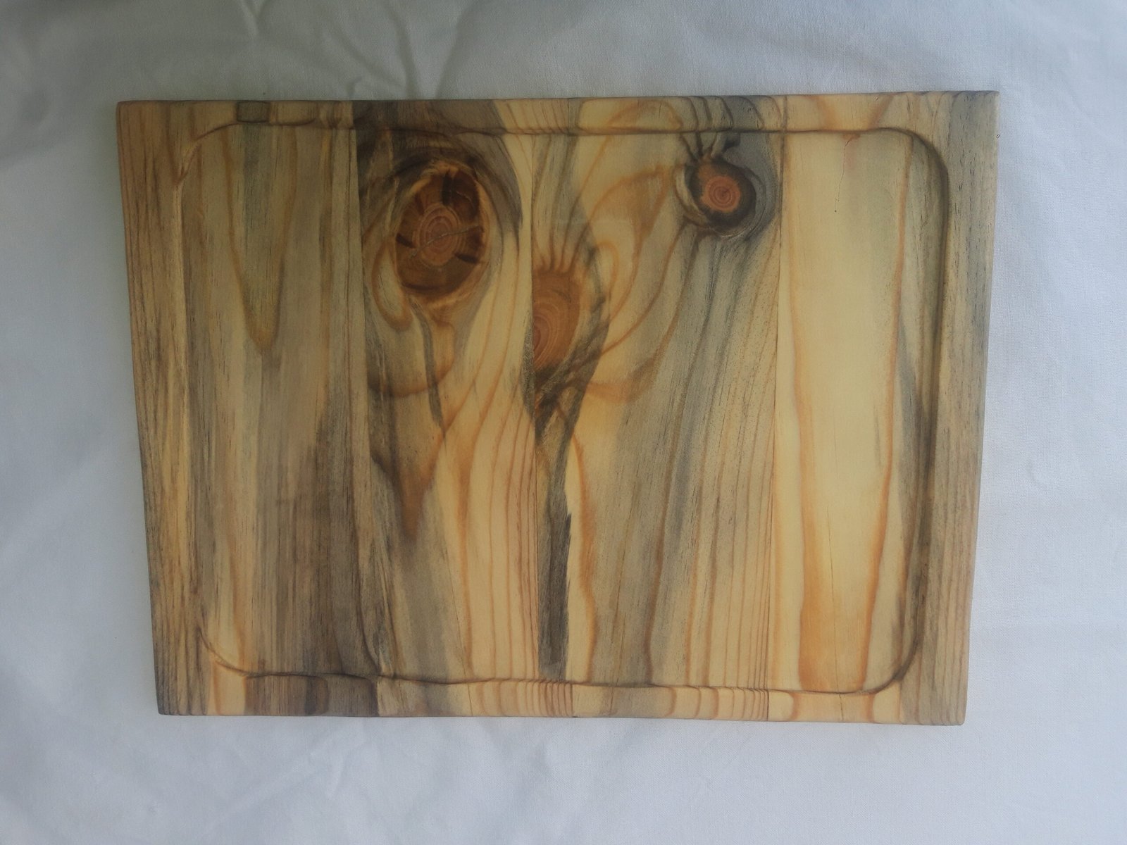 20250210_125839 Χειροποίητα ξύλινα πιάτα με φυσική υφή και σκάψιμο.