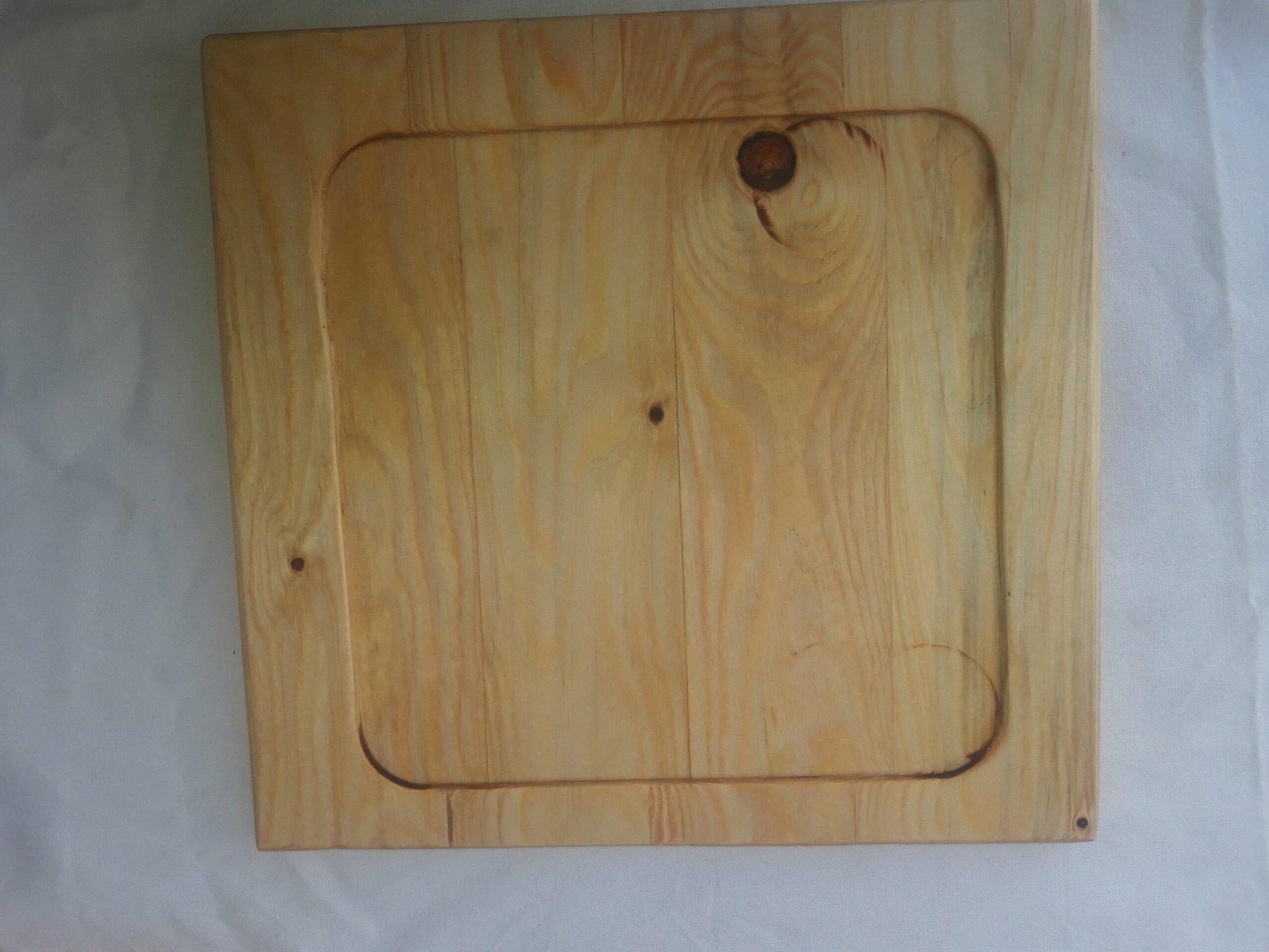 20250210_125934 Χειροποίητα ξύλινα πιάτα με φυσική υφή και σκάψιμο.