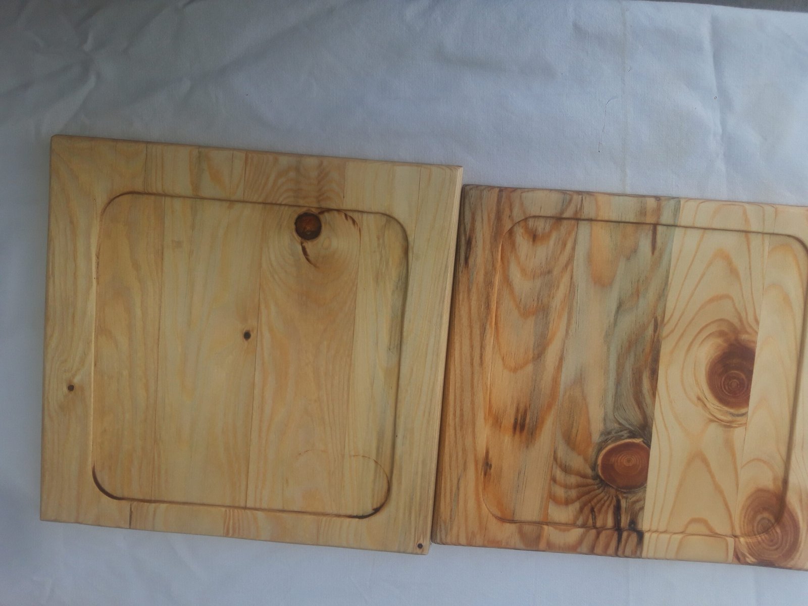 20250210_130051 Χειροποίητα ξύλινα πιάτα με φυσική υφή και σκάψιμο.